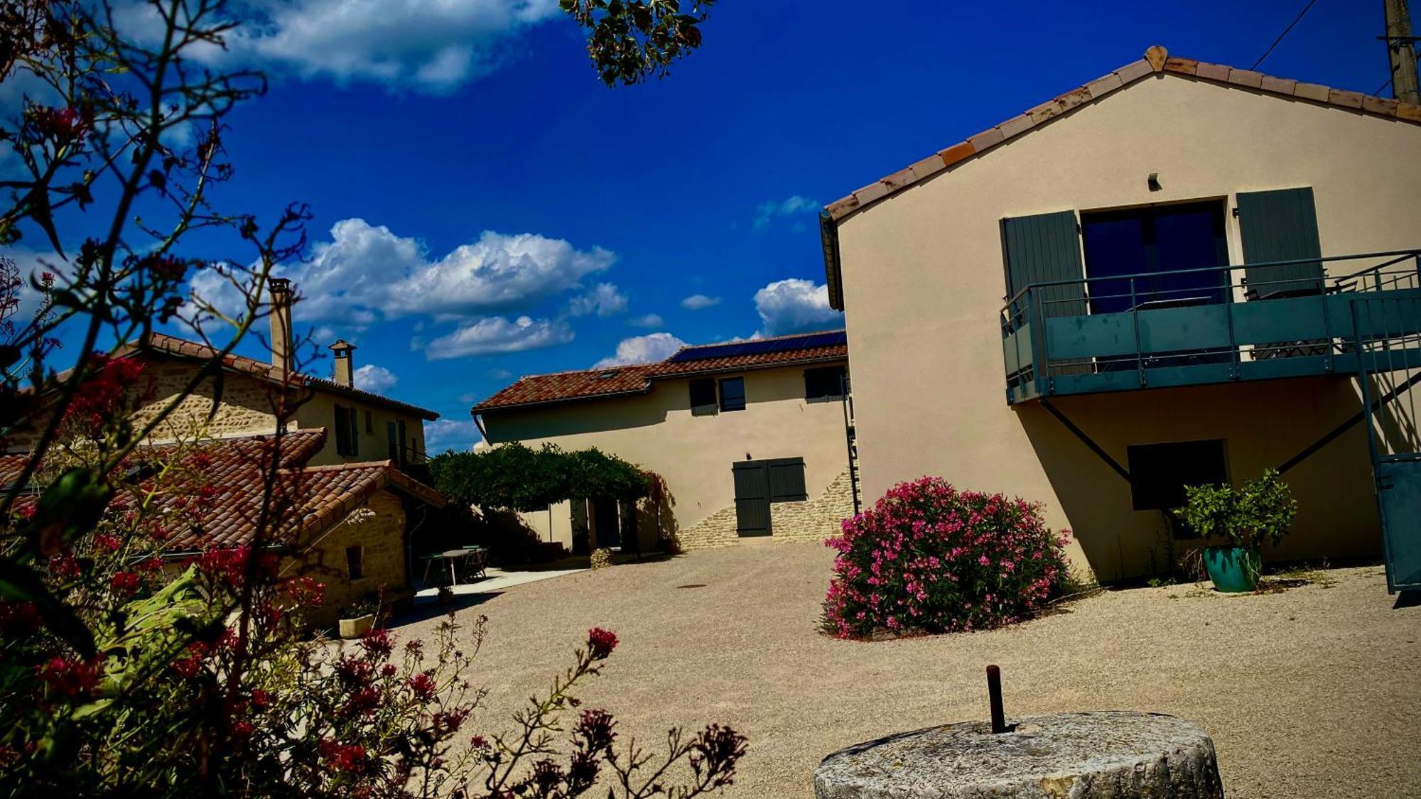 Gites Du Mas De Surlan Chantemerle-les-Blés Exterior foto